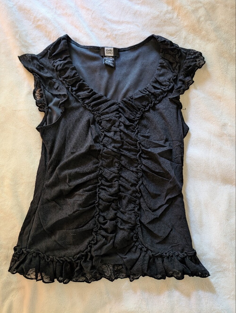 Studio 1940 Ruffled Black Short Sleeve Top